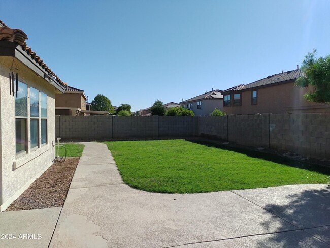 Building Photo - 3435 E Longhorn Dr