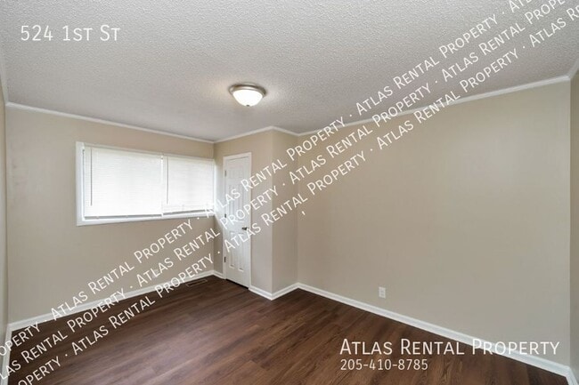 Building Photo - 524 1st St