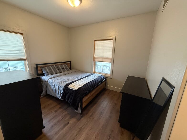 Building Photo - 306 D Ave