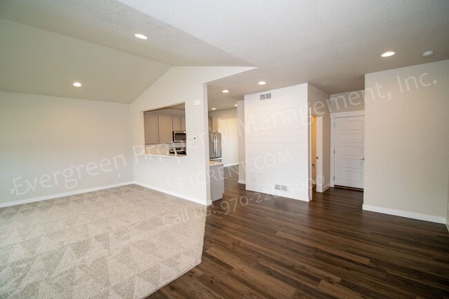 Building Photo - 298 E Chestnut St