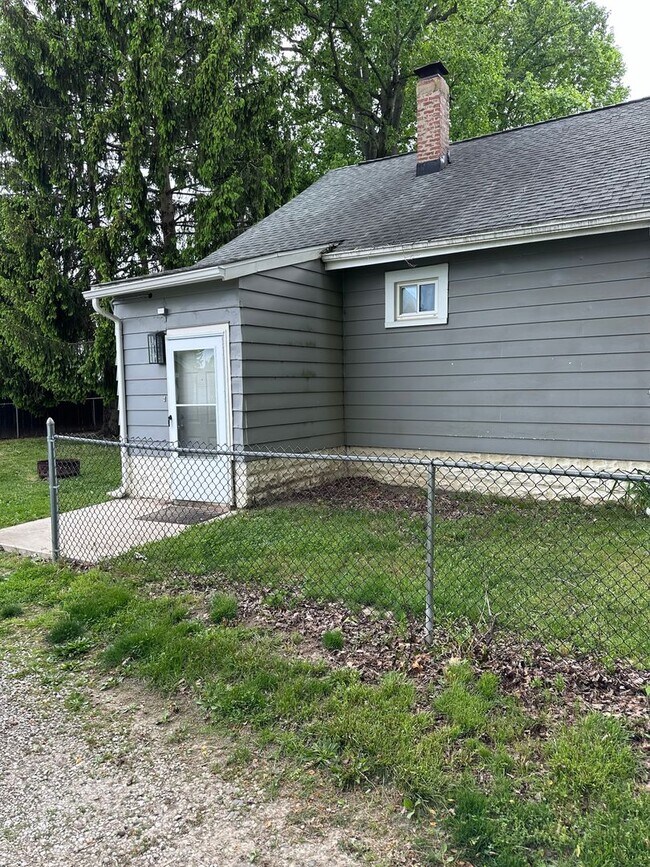 Building Photo - 2 Bedrooms  & 1 Bathroom - West side of Barberton