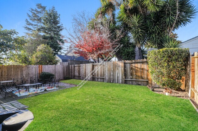 Building Photo - Stunning 3BR / 2BA Split-Level Home in Maxwell Park!