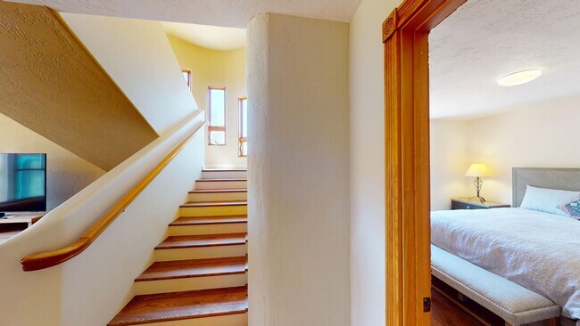 Building Photo - Custom Adobe style home in exclusive Navajo Ridge