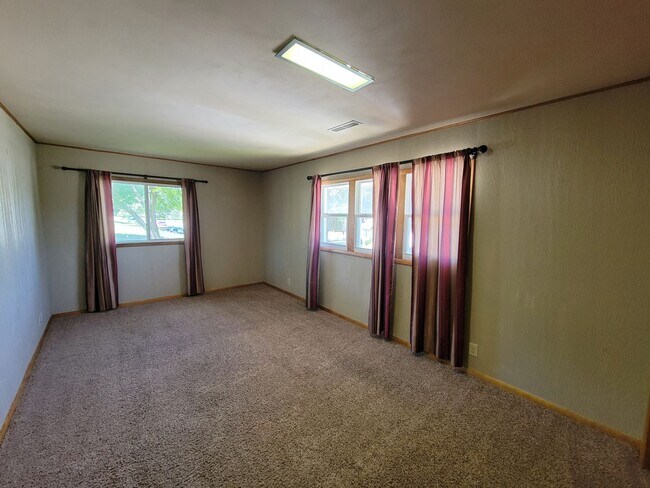 Building Photo - 1103 College St