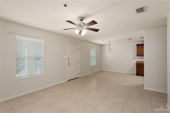 Building Photo - 12 E Stubbs St