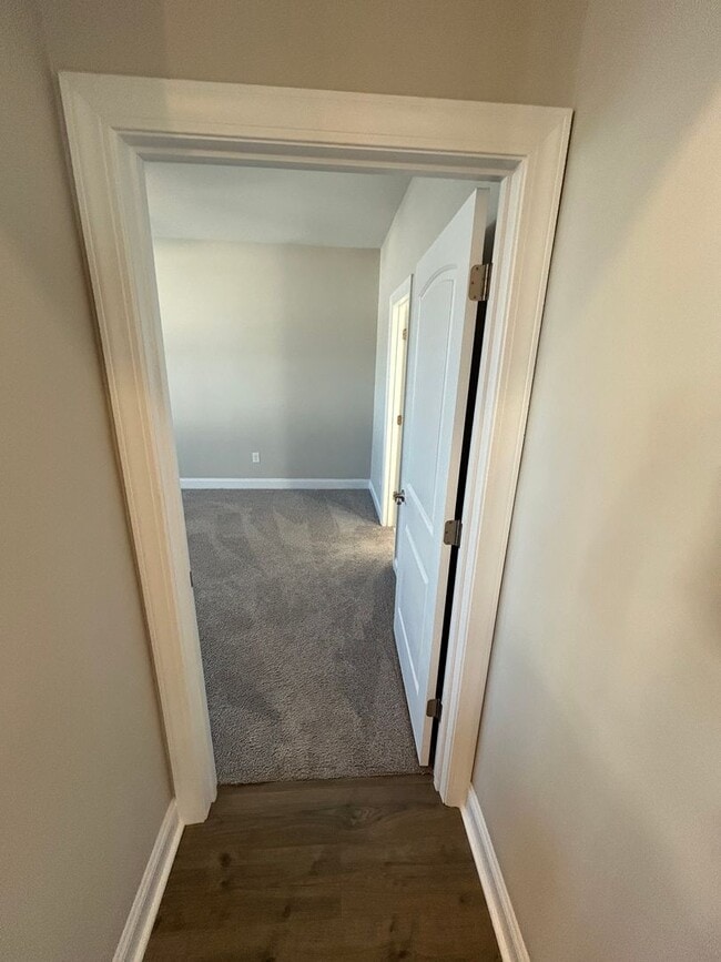 Building Photo - 585 Oyster Dr