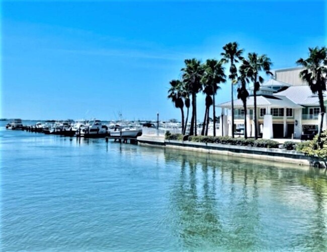 Building Photo - 308 Hammock Dr