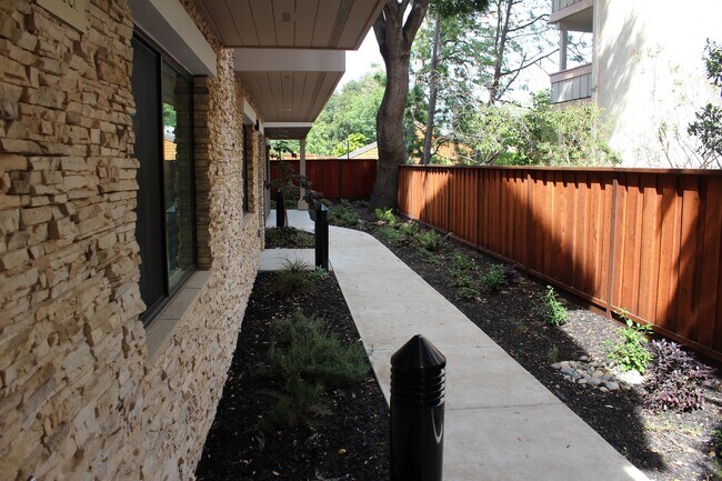 Building Photo - 417 Gene Ct