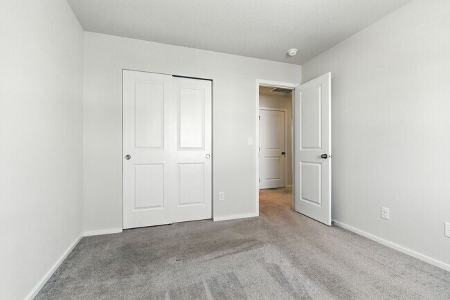 Building Photo - Beautifully Maintained Home in Coveted HOA...