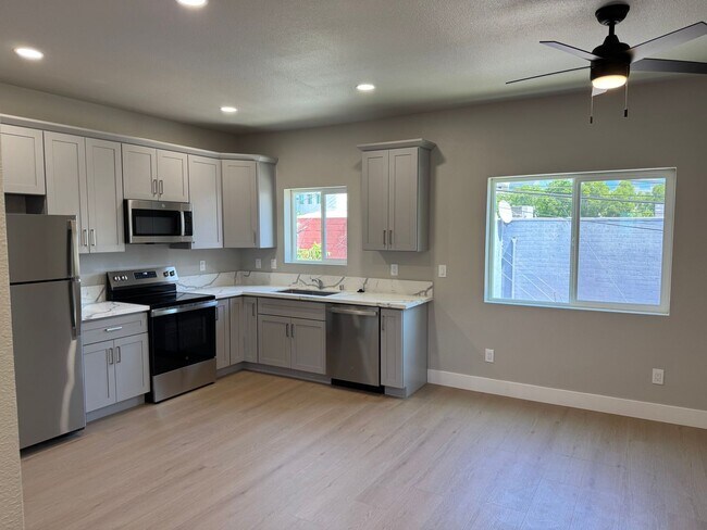 Building Photo - New Downtown Construction 650 Sqft. 1 Bedr...