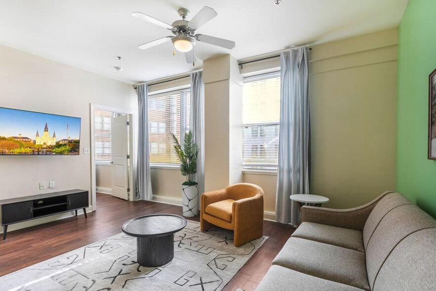 Building Photo - 925 Common St