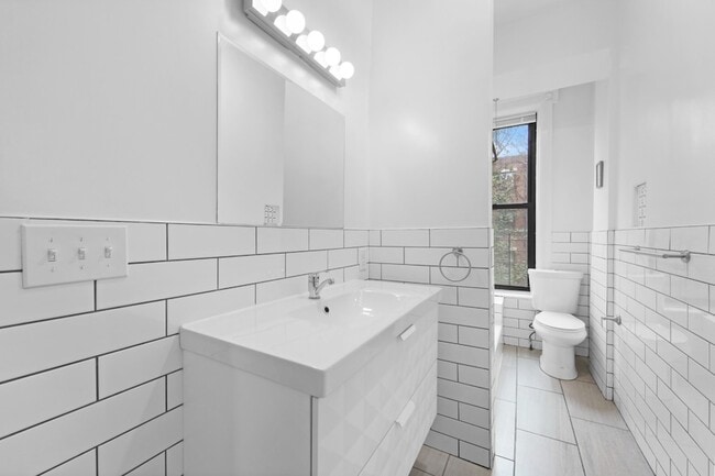 Building Photo - 207 W 136th St