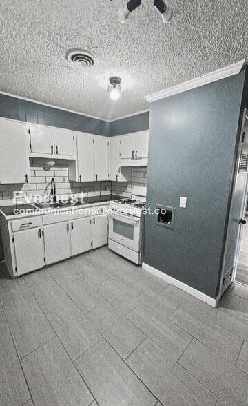 Building Photo - 4922 E Willow St