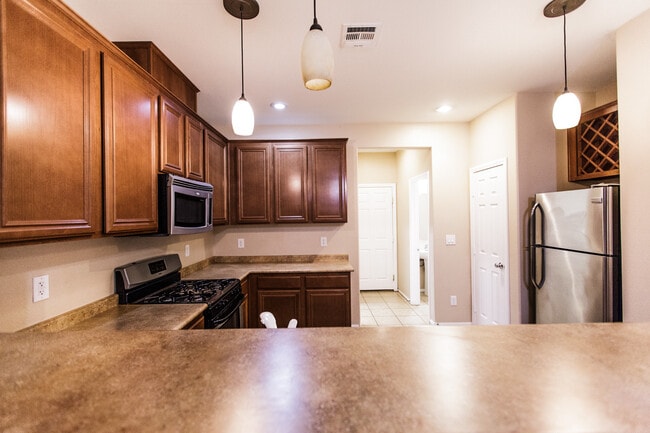 Building Photo - Beautiful Mountain's Edge Community