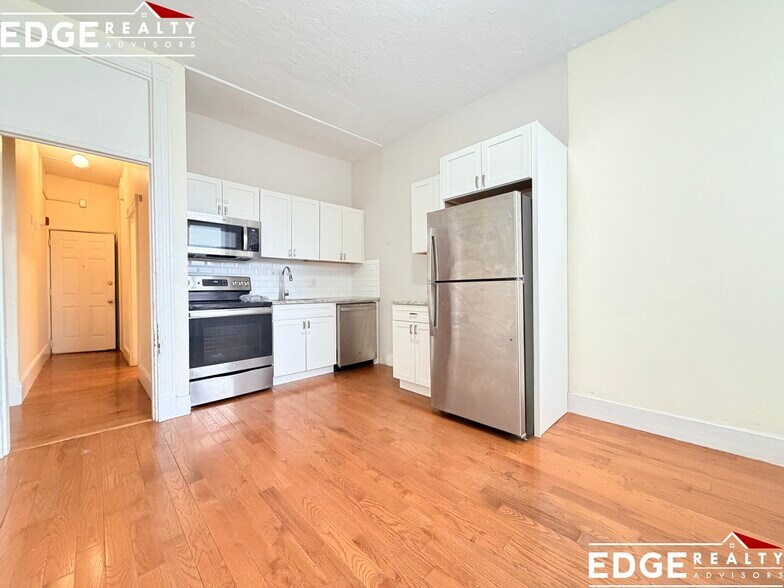 Building Photo - 11 Linden St