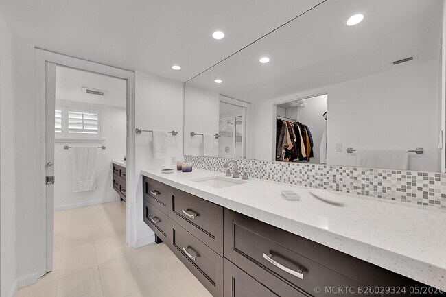 Building Photo - 2871 N Ocean Blvd