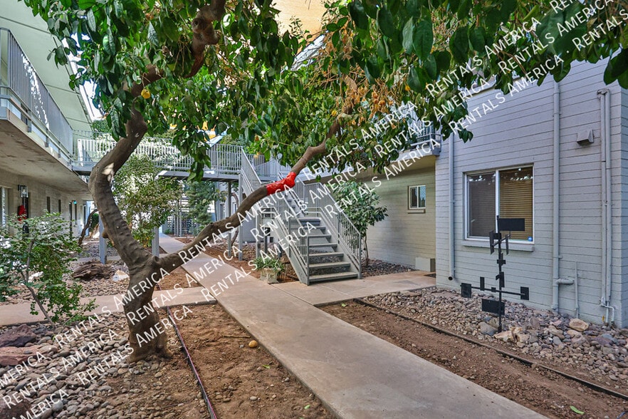 Building Photo - 1107 W Osborn Rd