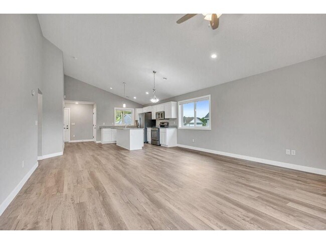 Building Photo - 722 Hilltop Ln