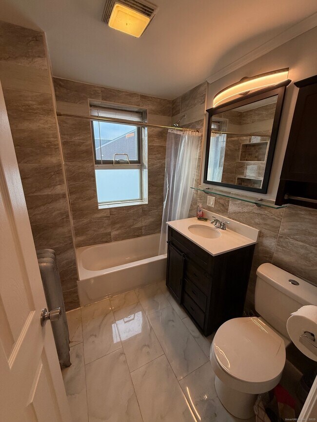 Building Photo - 359 W Main St