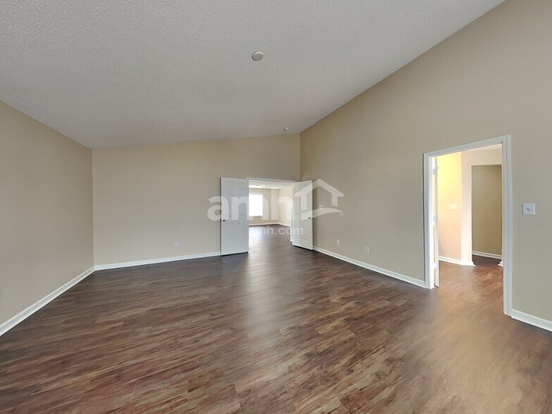 Building Photo - 6425 W Cedar Chase Dr