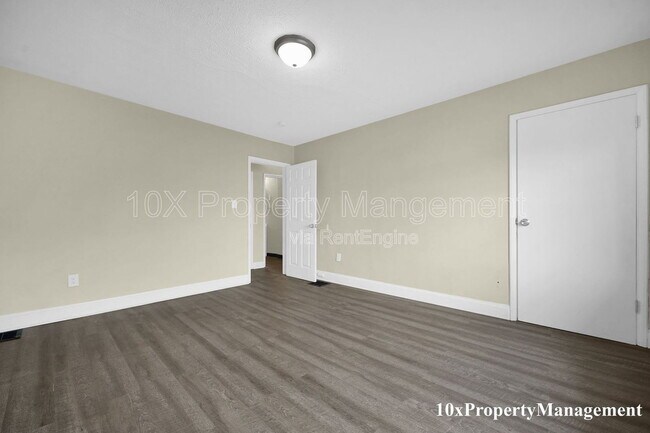 Building Photo - 530 S Terrace Ave