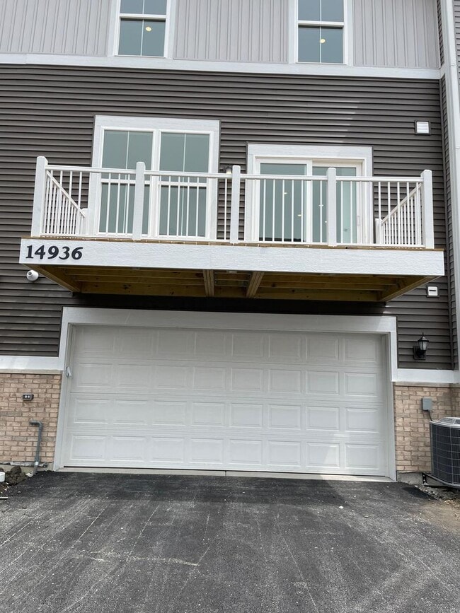 Building Photo - 14936 S McCarthy Cir