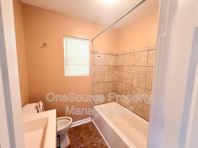 Building Photo - 1027 4th St