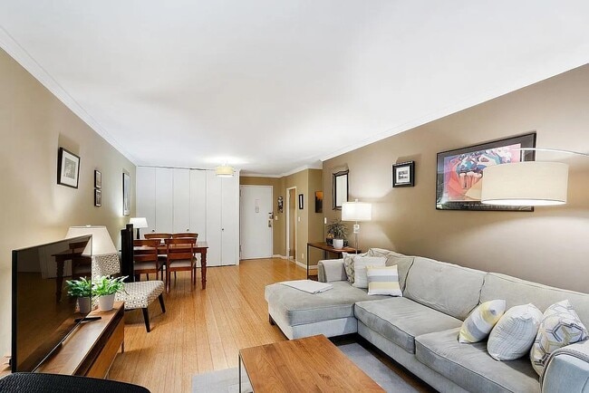 Primary Photo - 3965 52nd St - 8H