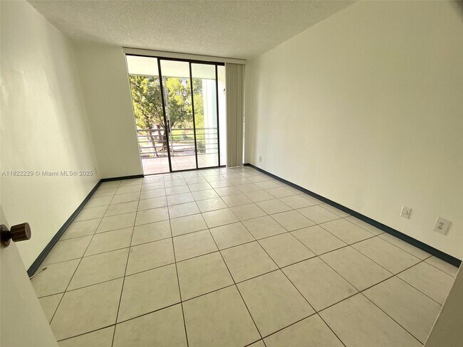 Building Photo - 2781 Taft St