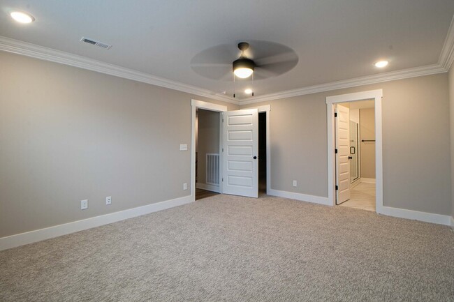 Building Photo - 166 Sango Dr