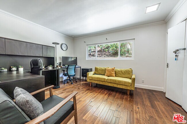 Building Photo - 18022 Lake Encino Dr