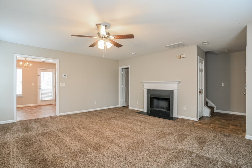 Building Photo - 933 Grass Hollow Ct