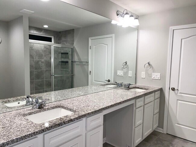 Building Photo - 2835 Dillon Dr