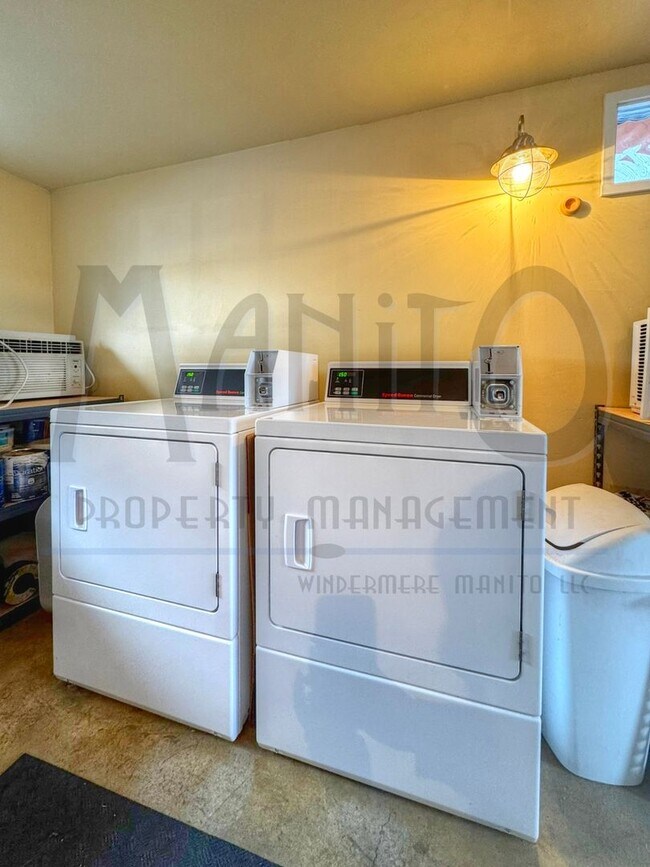 Building Photo - **COMING SOON** Spacious Windmill Studio Unit