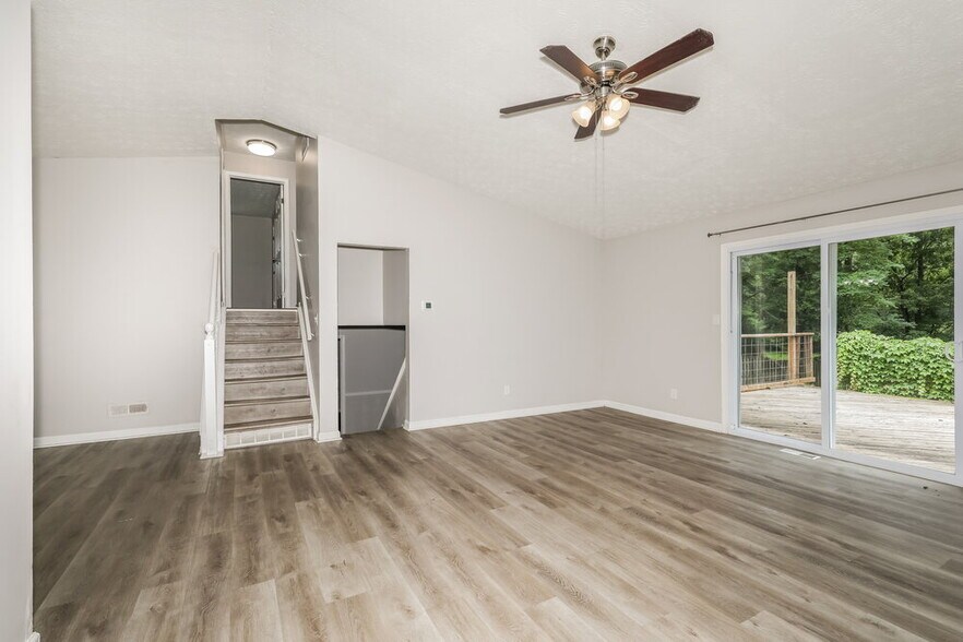 Building Photo - 1531 Creekside Ln