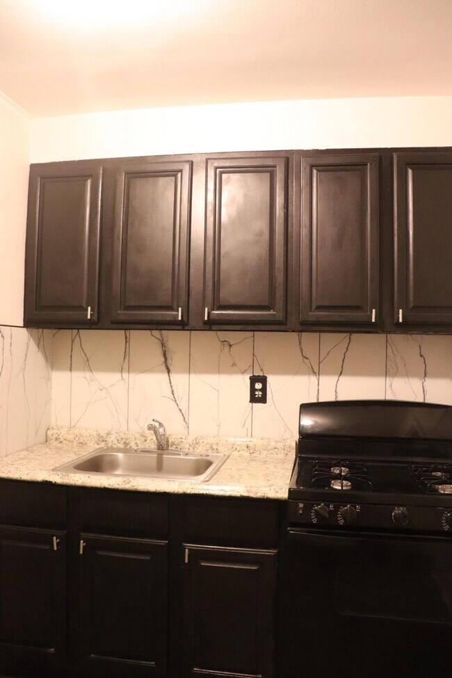 Building Photo - 28 Beechwood Pl