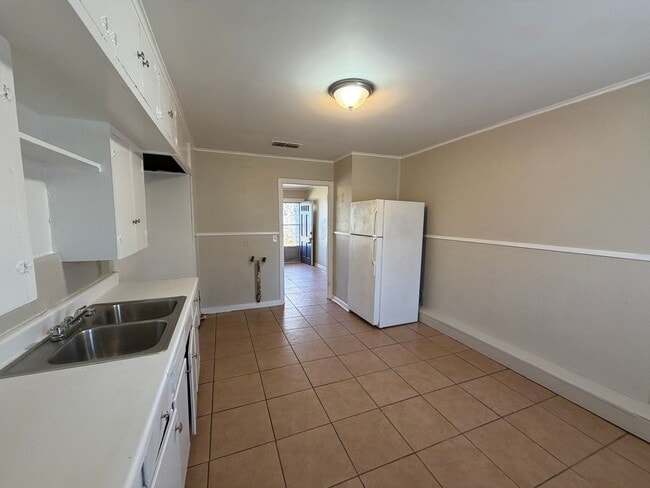 Building Photo - 1344/1346 Shamrock