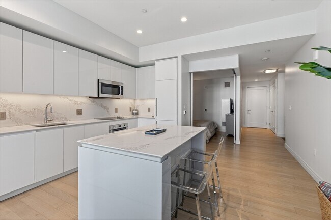 Building Photo - 133 Seaport Blvd