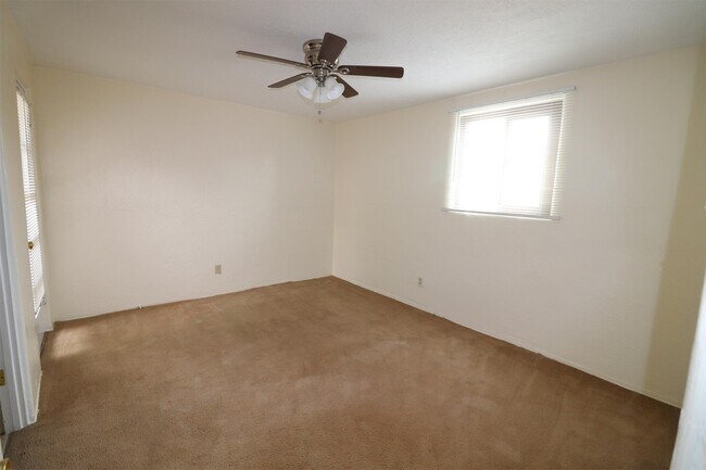 Building Photo - 3112 Colorado St NE