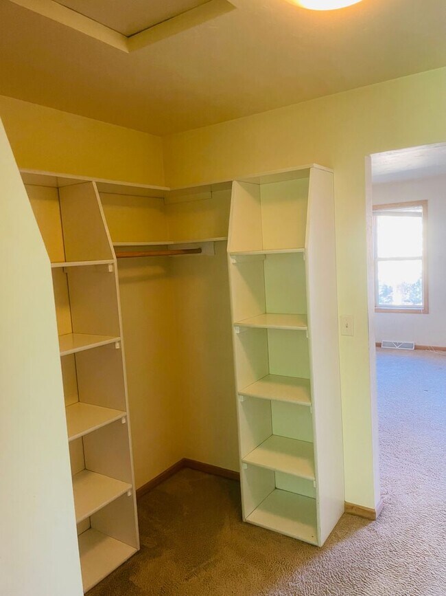 Building Photo - 2930 W Glenpark Dr