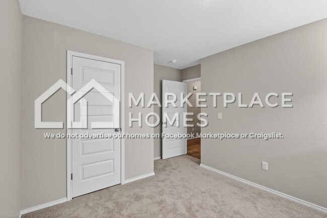 Building Photo - 812 NE 102nd Ter