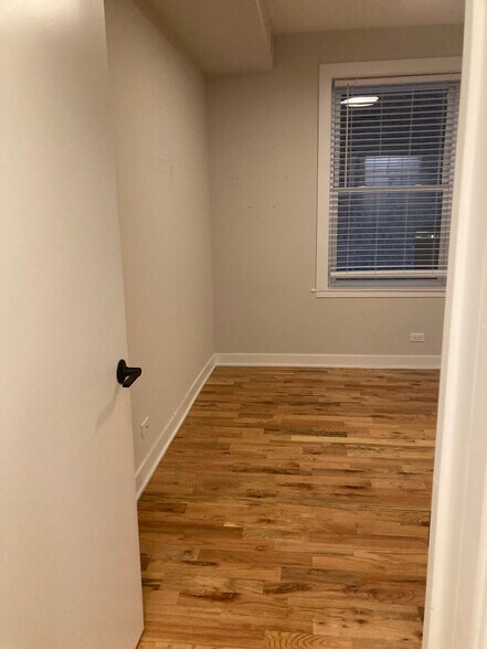Building Photo - 650 W Wrightwood Ave