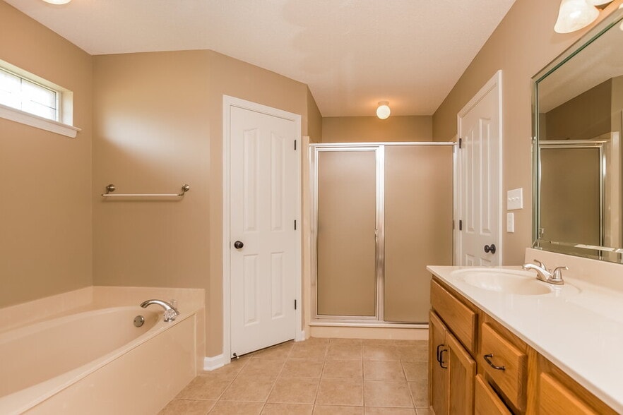 Building Photo - 8390 Pinnacle Dr