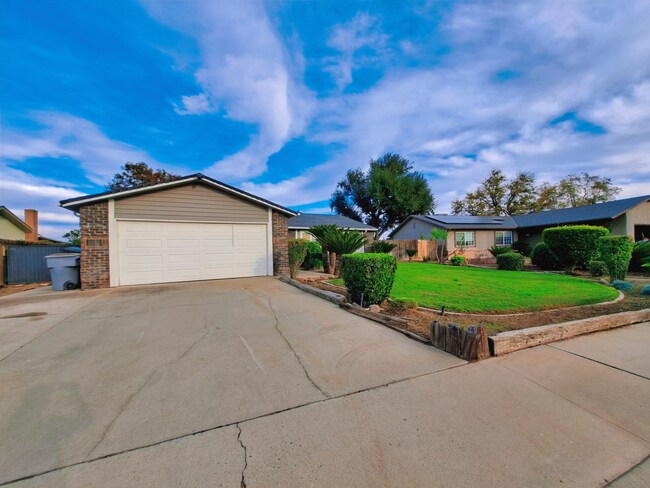 Building Photo - Single-Level Clovis Home with 3 Bedrooms, ...