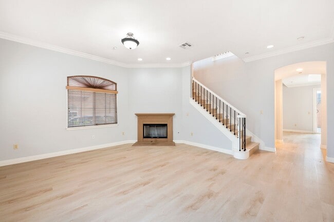 Building Photo - Three bedroom condo for lease in Arcadia