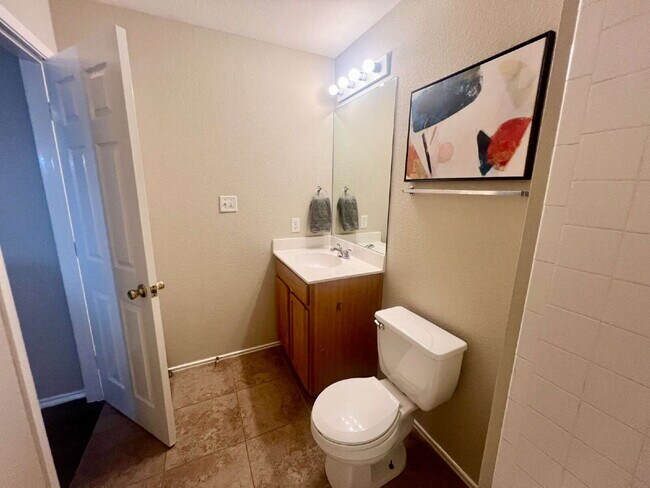 Building Photo - Kyle: Plum Creek Subdv