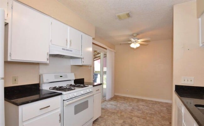 Building Photo - 10801 Lanshire Dr