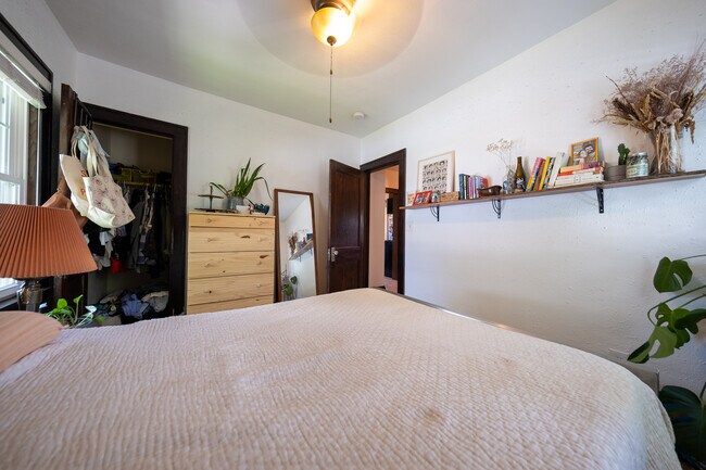 Building Photo - 817 Central Ave W