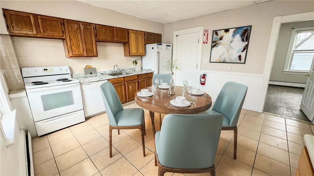 Building Photo - 10 St Mary St