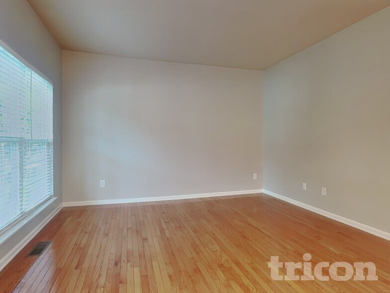 Building Photo - 2190 McLaughlin Dr